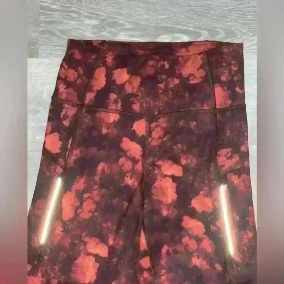 Athleta RAINIER PRINTED TIGHT size XS - Picture 6 of 13